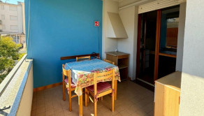 BYTOČ RK - Pekný 2-izb. apartmán s terasou a parkovaním 300m od pláže v Taliansku - Bibione - fotografia 4