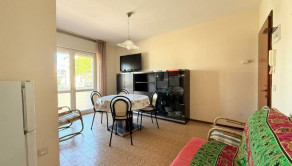 BYTOČ RK -  3-izb. apartmán s terasou a parkovaním neďaleko pláže v Taliansku - Lignano Riviera - fotografia 3
