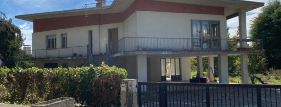 BYTOČ RK - 4-izb. RD v Taliansku neďaleko pobrežia s veľkým pozemkom 3600m2 - Porpetto