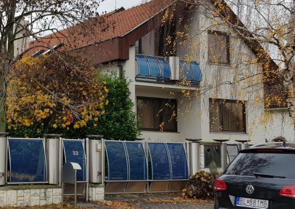 BYTOČ RK - Predaj priestranného RD s garážou na Mostnej ul. - BA-Vrakuňa