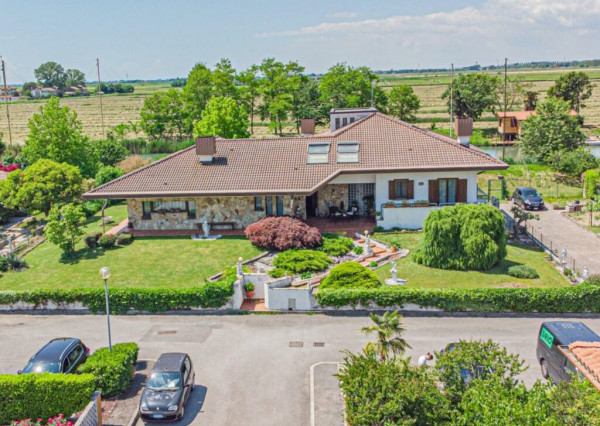 PREDANÉ! 6-izb. samostatná vila v Taliansku neďaleko pobrežia - Aquileia