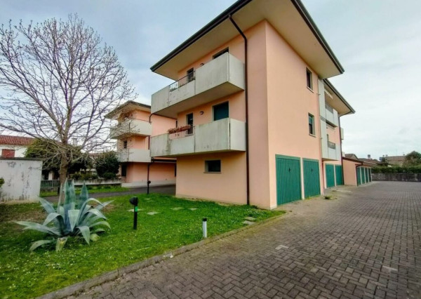 BYTOČ RK -  pekný 3-izb byt 94m2 s garážou, parkovaním a 2x terasou v Taliansku neďaleko pobrežia - Palazzolo dello Stella