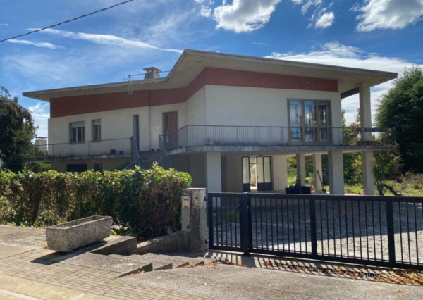 BYTOČ RK - 4-izb. RD v Taliansku neďaleko pobrežia s veľkým pozemkom 3600m2 - Porpetto