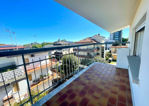 BYTOČ RK -  Zrekonštruovaný apartmán s terasou neďaleko pláže v Taliansku - Lignano