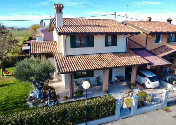 PREDANÉ! 4-izb. RD v Taliansku neďaleko pobrežia - San Michele al Tagliamento