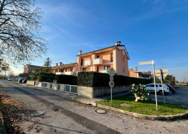 BYTOČ RK - 6-izb RD so záhradou v Taliansku na ostrove Grado