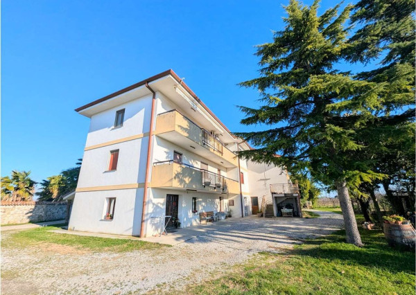 BYTOČ RK - Pekný 3-izb byt 122m2 s terasou, záhradou a parkovaním v Taliansku pri ostrove Grado - Fiumicello!