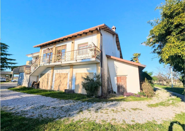 BYTOČ RK - vidiecky 4-izb. RD v Taliansku neďaleko mora s pozemkom 1.080 m2 - Fiumicello