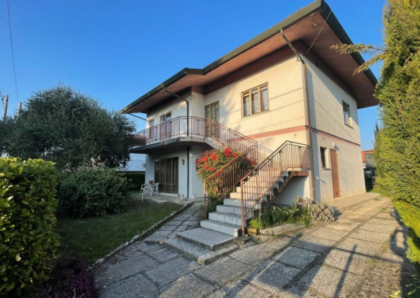 BYTOČ RK - samostatný 5-izb. RD so záhradou v Taliansku neďaleko pobrežia - Palazzolo dello Stella