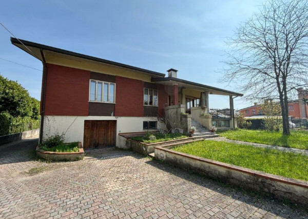 BYTOČ RK - 5-izb. RD s garážou a záhradou 3000m2 v Taliansku neďaleko pobrežia - Marano Lagunare