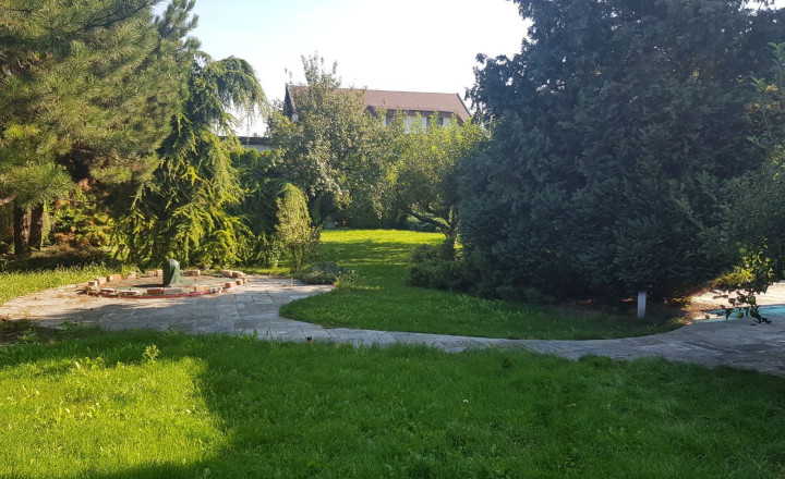 BYTOČ RK - Predaj priestranného domu s bazénom a miestnosťou na fitness na Mostnej ul. v BA-Vrakuňa