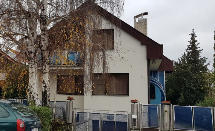 BYTOČ RK - Predaj priestranného RD s garážou na Mostnej ul. - BA-Vrakuňa - fotografia 1