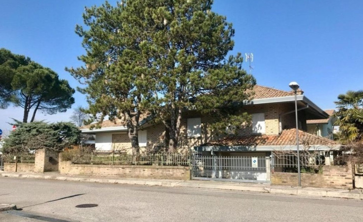 BYTOČ RK - samostatná 6,5-izb. vila s garážou a záhradou v Taliansku pri ostrove Grado - Aquileia!