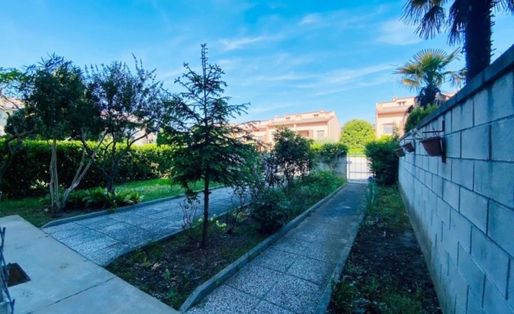 BYTOČ RK - radový 7-izb. RD so záhradkou v Taliansku na ostrove Grado - Cittá Giardino - fotografia 10