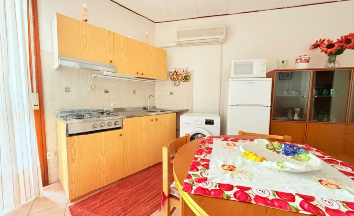 BYTOČ RK -  svetlý apartmán s veľkou terasou a parkovaním v Taliansku - Bibione - fotografia 3