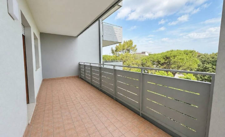 PREDANÉ! 3-izb. apartmán pri mori s veľkými terasami v Taliansku neďaleko Lignano - Aprilia Marittima - fotografia 1