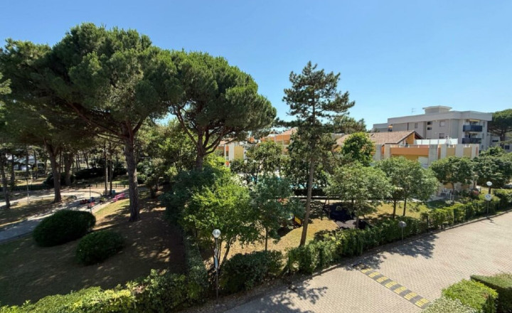 BYTOČ RK - Pekný 2-izb. apartmán s terasou a parkovaním 500m od pláže v Taliansku - Bibione - fotografia 4