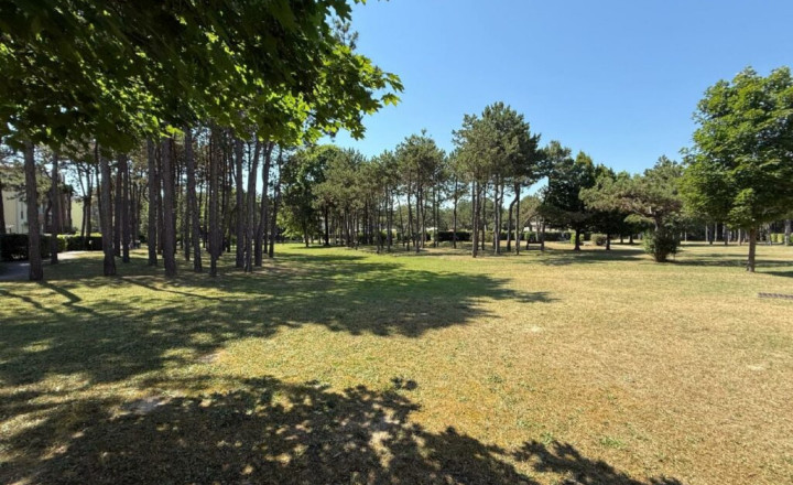 BYTOČ RK - Pekný 2-izb. apartmán s terasou a parkovaním 500m od pláže v Taliansku - Bibione - fotografia 10