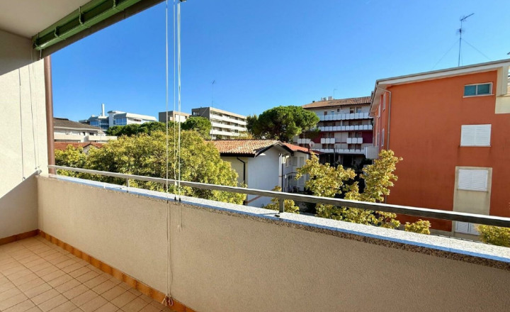 BYTOČ RK - Pekný 2-izb. apartmán s terasou a parkovaním 300m od pláže v Taliansku - Bibione - fotografia 4