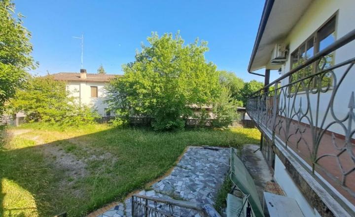 BYTOČ RK - 6-izb. RD so záhradou v Taliansku neďaleko pobrežia - Muzzana del Turgnano - fotografia 10