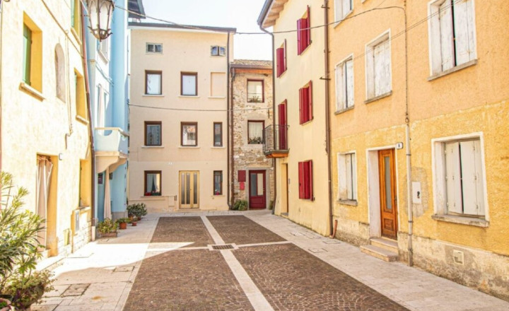 BYTOČ RK  - mestský dom v Taliansku pri lagúne neďaleko letoviska Lignano - Marano Lagunare - fotografia 1