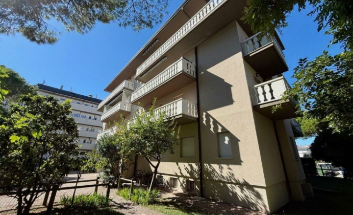 BYTOČ RK -  3-izb. apartmán s terasou a parkovaním neďaleko pláže v Taliansku - Lignano Riviera