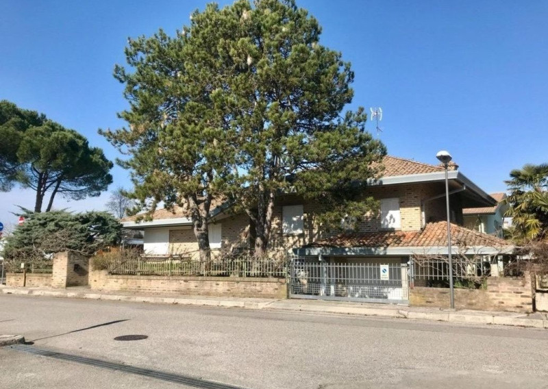 BYTOČ RK - samostatná 6,5-izb. vila s garážou a záhradou v Taliansku pri ostrove Grado - Aquileia!