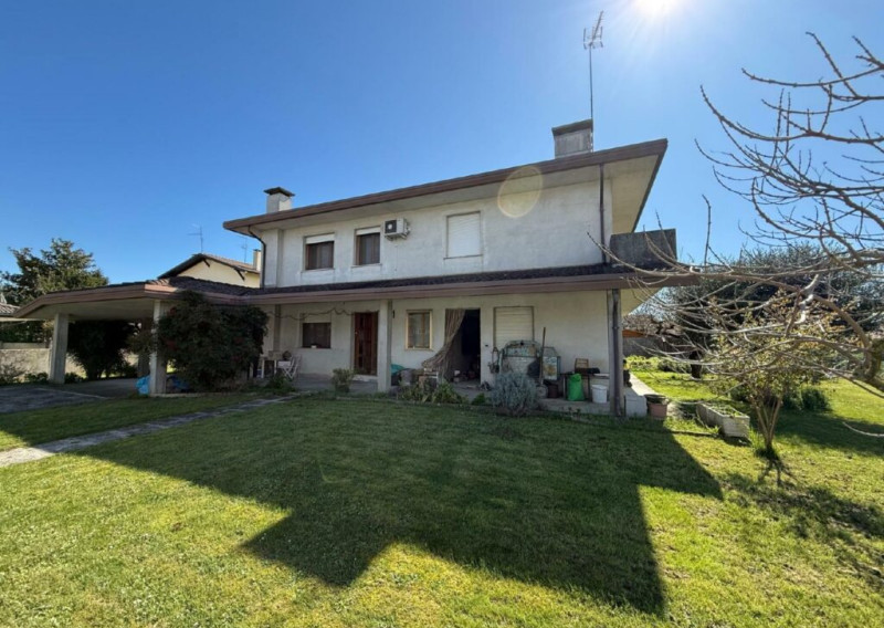 PREDANÉ! 4-izb. RD v Taliansku so záhradou 900m2 neďaleko pobrežia - San Michele al Tagliamento