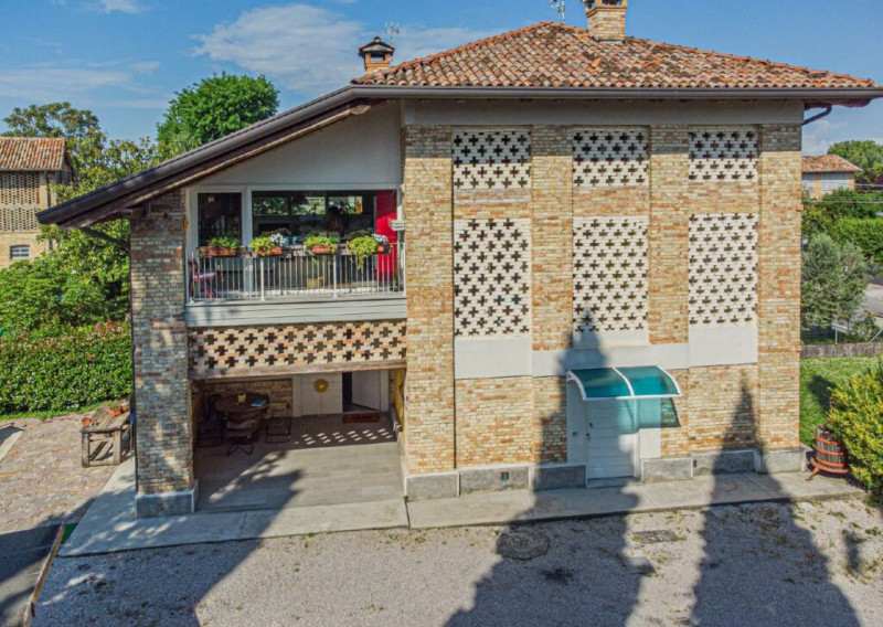 BYTOČ RK - krásna, zrekonštruovaná 5-izb. vila so záhradou v Taliansku - San Giorgio di Nogare