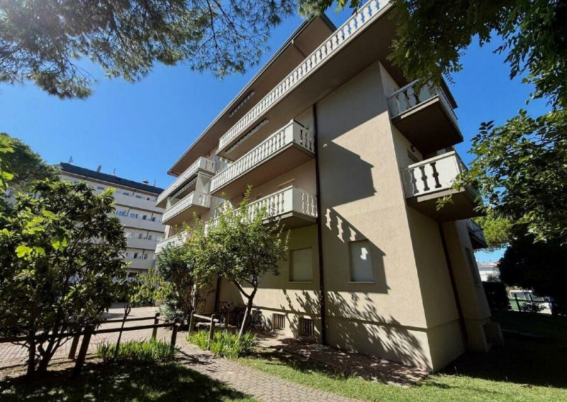 BYTOČ RK -  3-izb. apartmán s terasou a parkovaním neďaleko pláže v Taliansku - Lignano Riviera